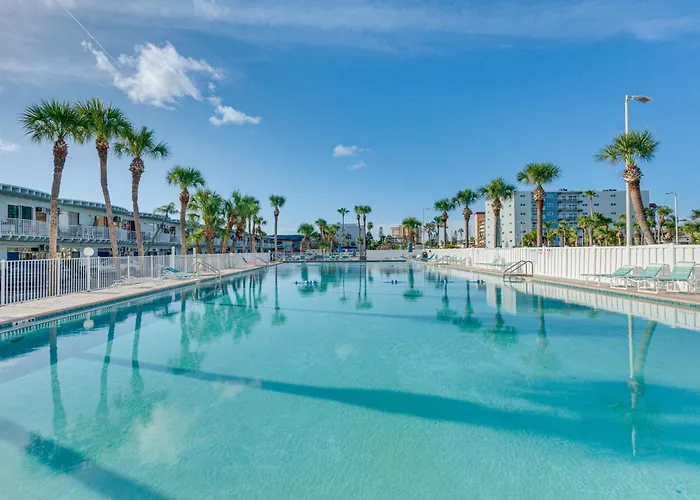 Walk To Indian Shores + Pool: Sunny Apartment Clearwater Beach